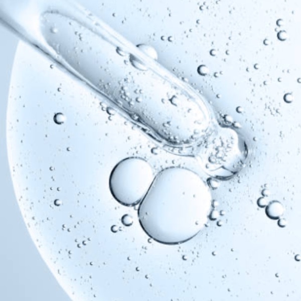 Hyaluronic Acid คือ สารที่ร่างกายสามารถผลิตขึ้น ช่วยกักเก็บความชุ่มชื้นให้ผิว