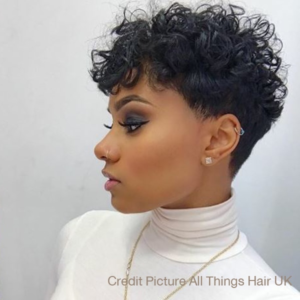 Curly Pixie Cut ทรงผมสั้นหญิงเท่ ๆ ช่วยให้ผมดูหนา มีผมเยอะขึ้น