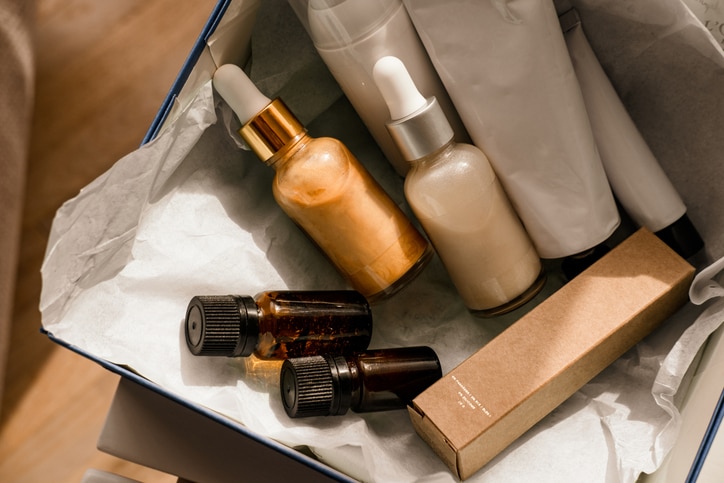 A picture containing bottle, box, cosmetics, indoor

Description automatically generated