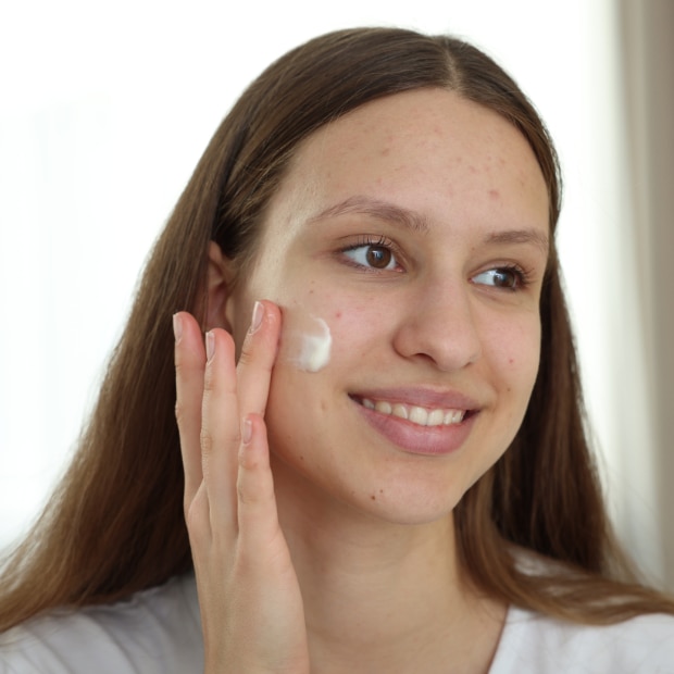 ยาละลายหัวสิว และยาละลายสิวอุดตันทำงานอย่างไร