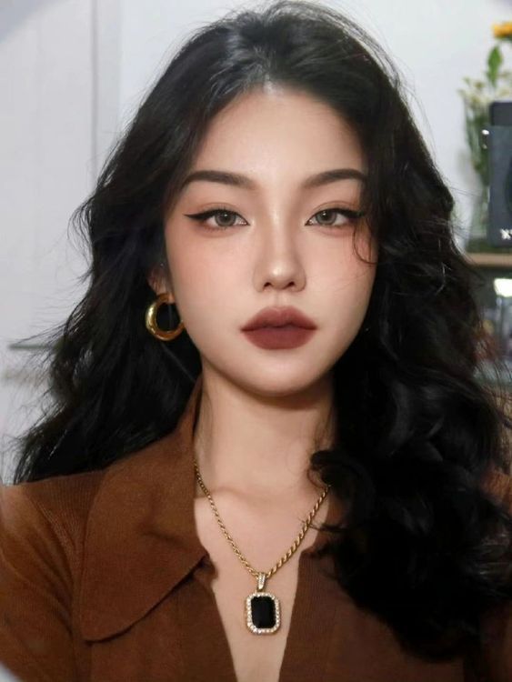 แต่งหน้ารับปริญญาลุก Smokey eye เฉี่ยวแบบมีสไตล์