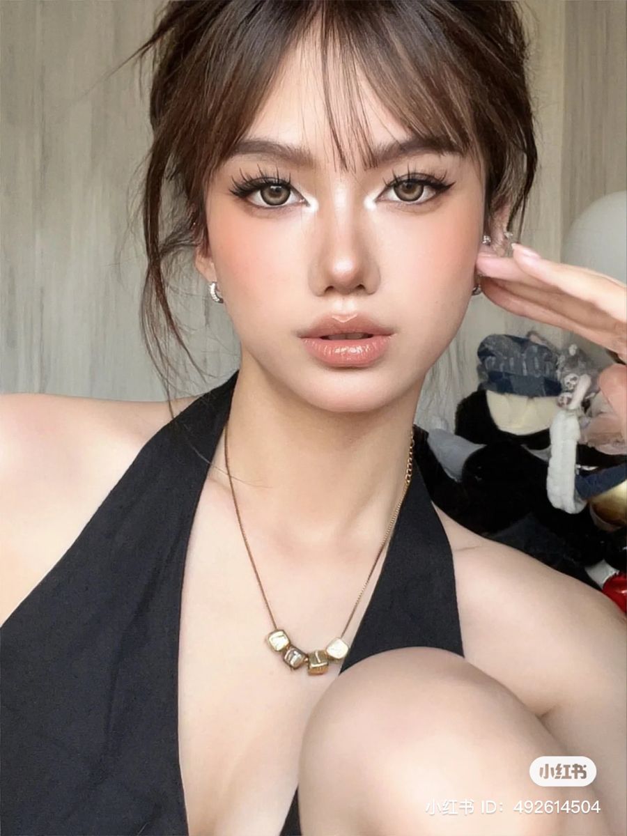 แต่งหน้ารับปริญญาลุก old money