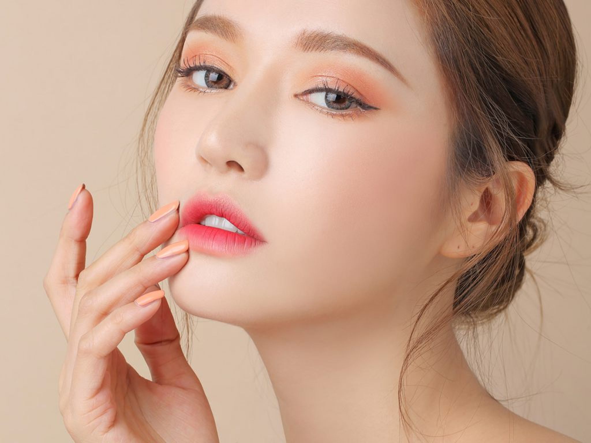 แต่งหน้ารับปริญญาลุกปากเบลอฟุ้ง