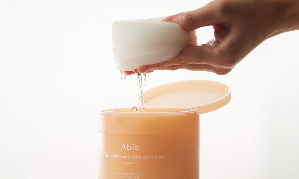 อาบิบ กลูตาไธโอโซม ดาร์ค สปอต แพด วิต้า ทัช